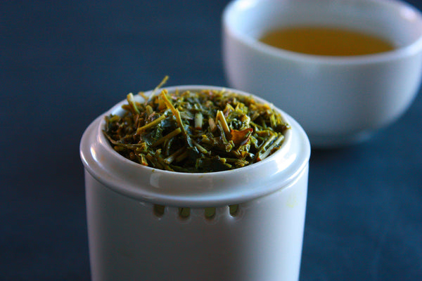 Organic Japanese Kuki Cha loose leaf green tea with Bamboo Infuser